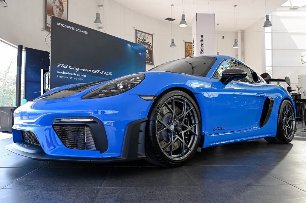 Conoce el Porsche Cayman GT4 RS +Motor Chile