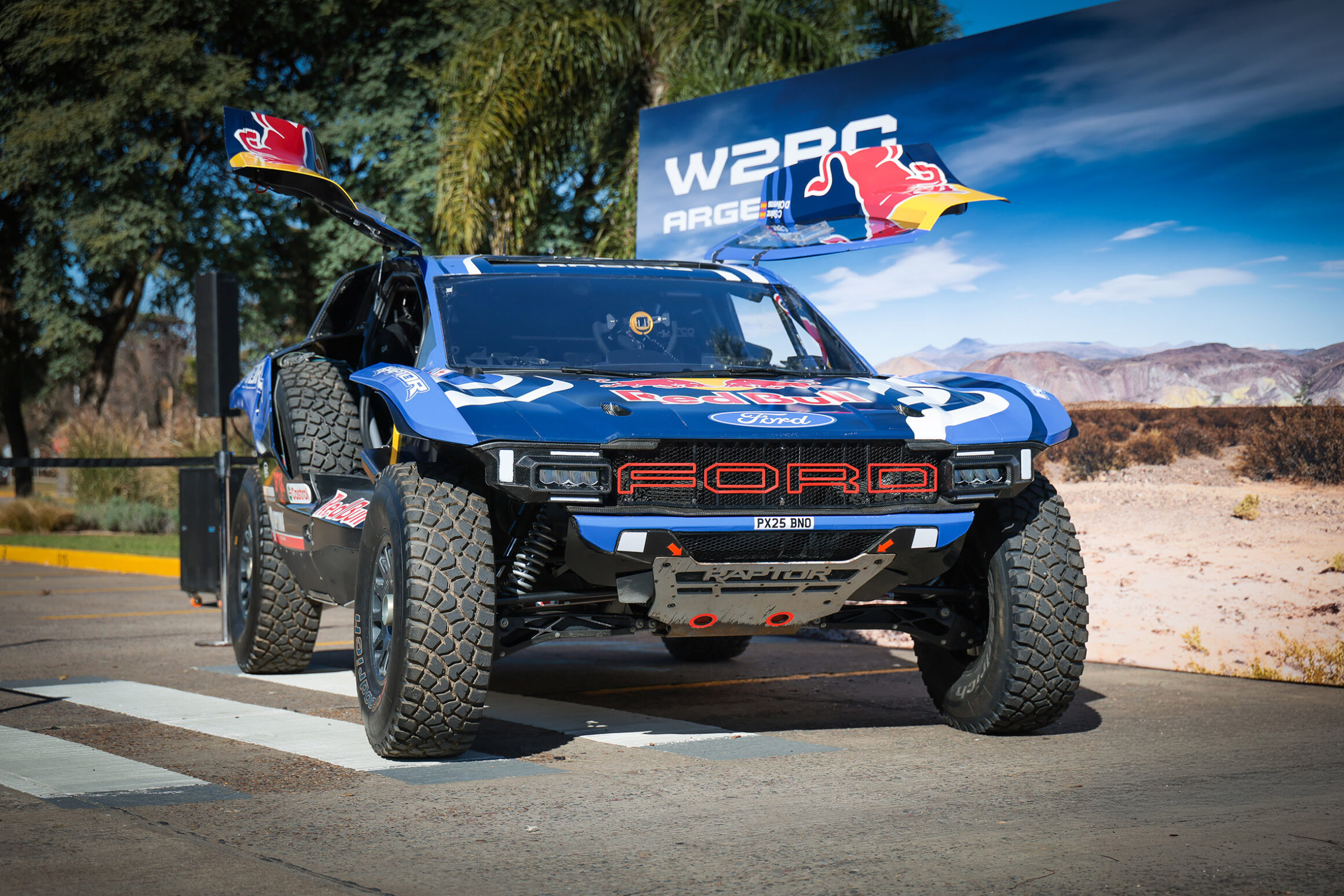 El Ford Raptor T1+ quiere volar alto en el Ruta 40 - +Motor Chile