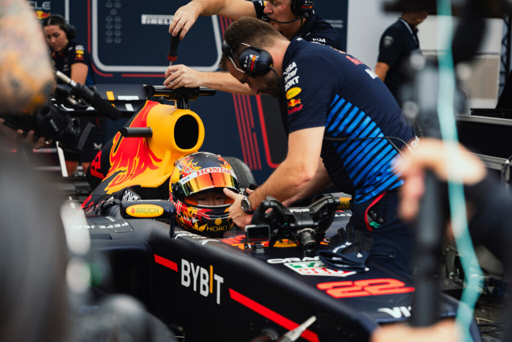 Yuki Tsunoda durante el Red Bull Showrun de Taichung en Taiwan, 28 de Septiembre de 2024.